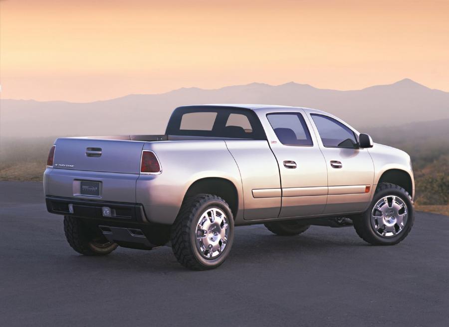  Chevrolet Cheyenne Concept 2003 года  (фото 3 из 8)